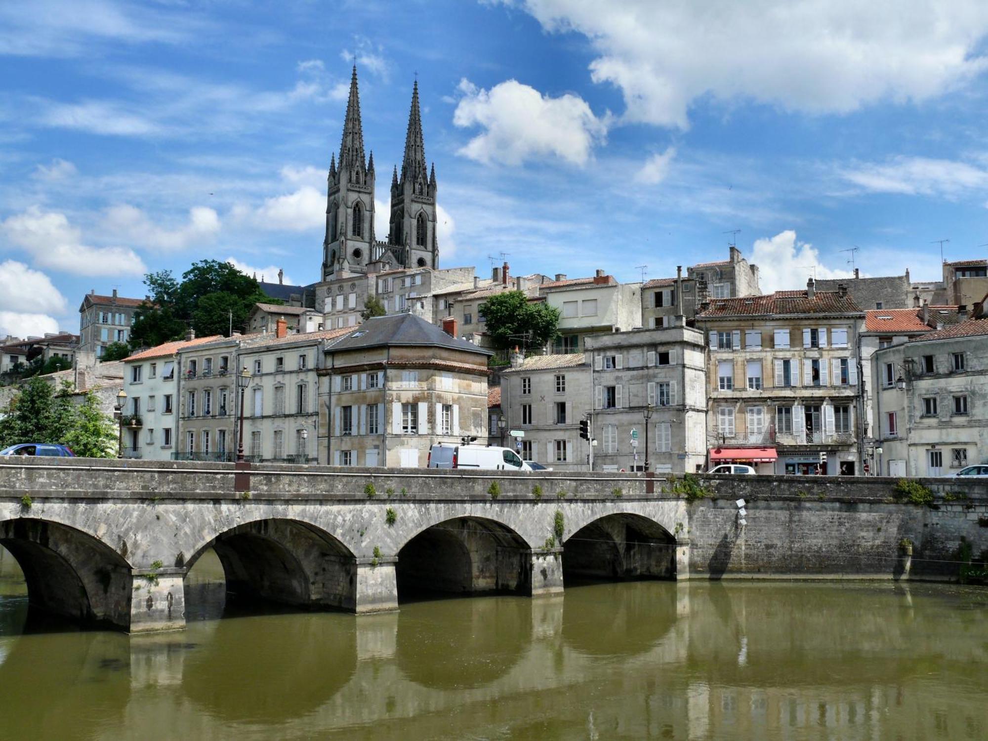 Appartement Lumineux, Wi-Fi Et Parking Prive Niort Exterior photo